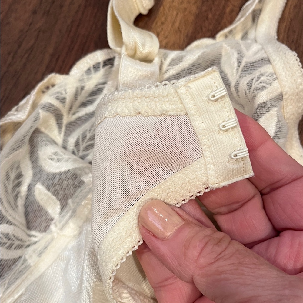 Bali Lace Embroidered Bra in Cream - Picture 5 of 7